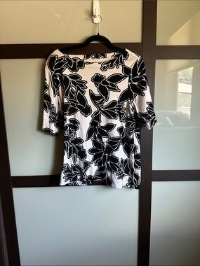 Chico’s Women’s Black & White Floral Boatneck Top size XL